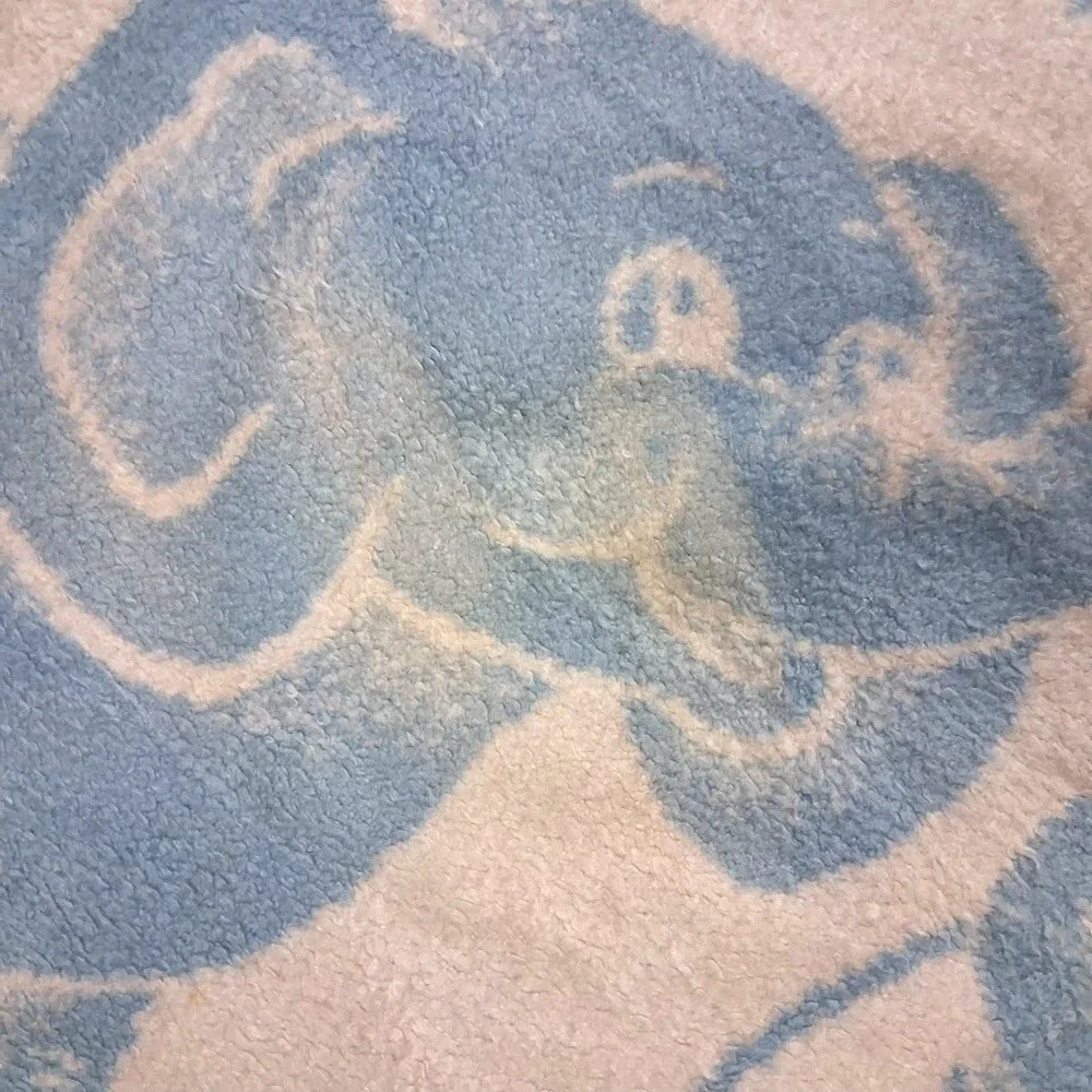Flaw * San Marcos‎ Blue White Elephant Reversible Blanket Kite Acrylic 42x42